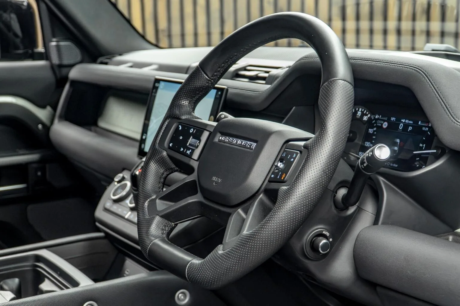 2023 Land Rover Defender 90 D300 75th Limited Edition, 26/30