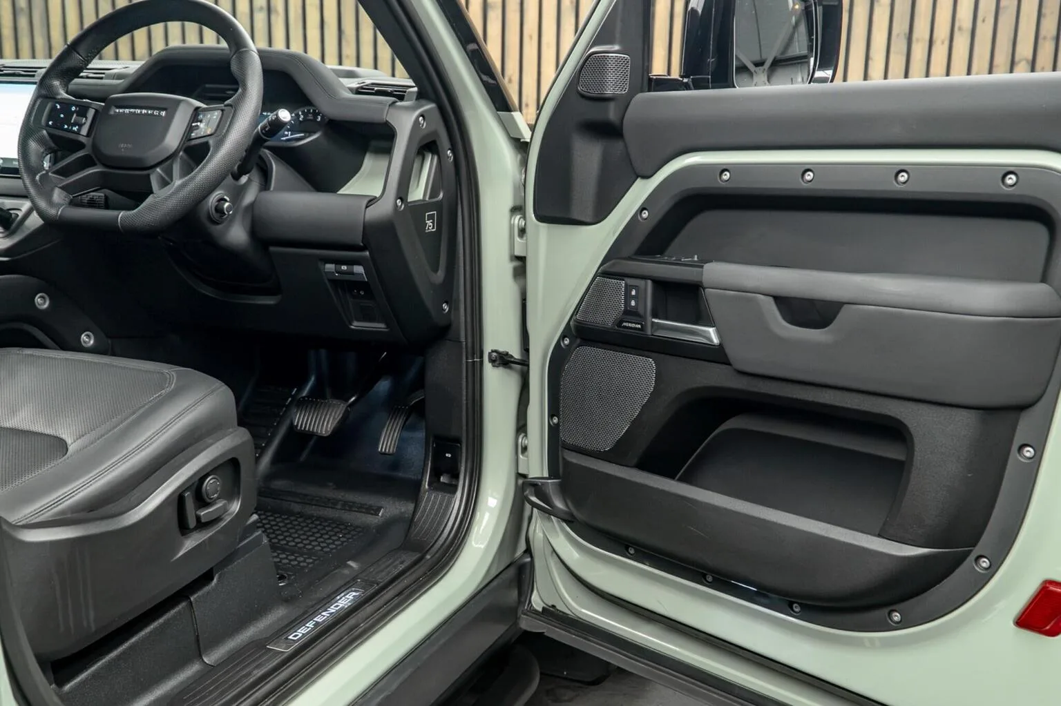 2023 Land Rover Defender 90 D300 75th Limited Edition, 29/30