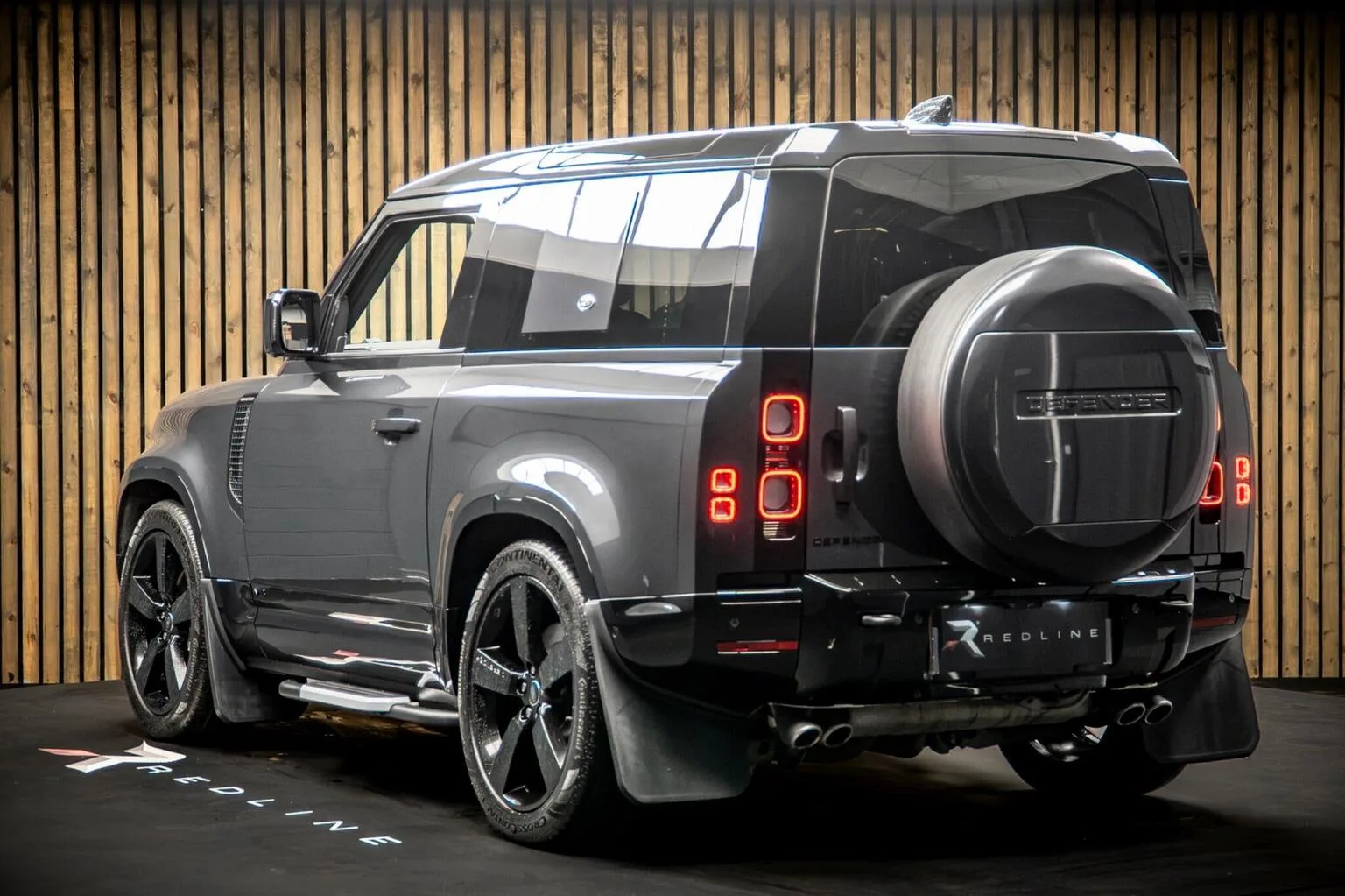 2023 Land Rover Defender 90 V8, 3/30