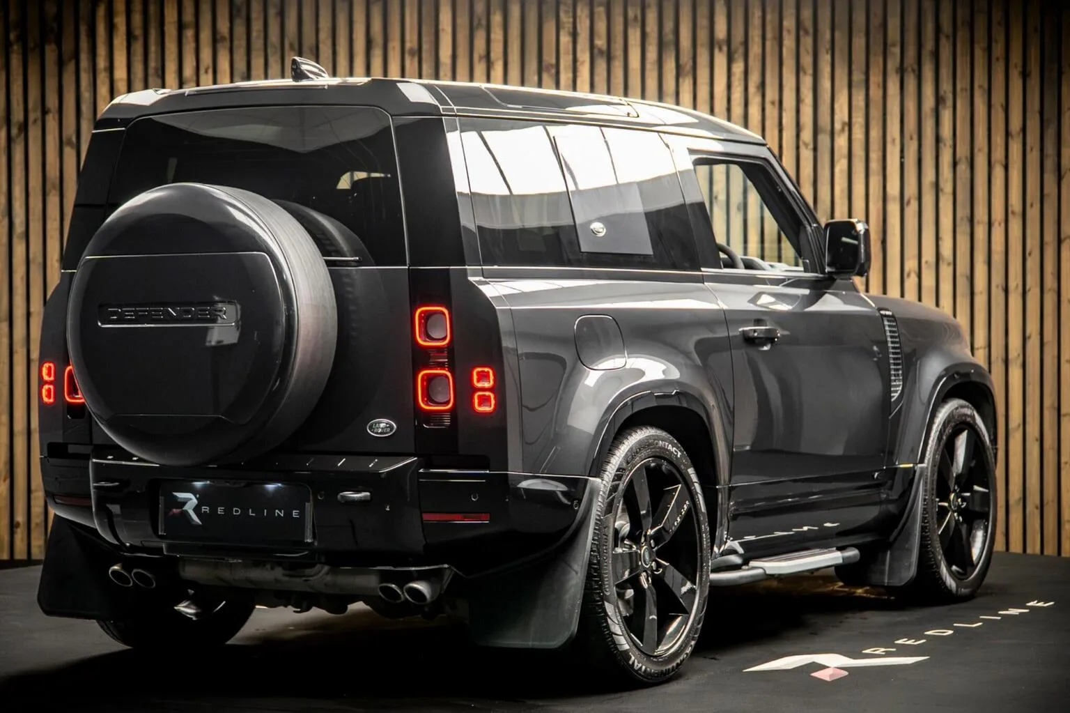 2023 Land Rover Defender 90 V8, 4/30