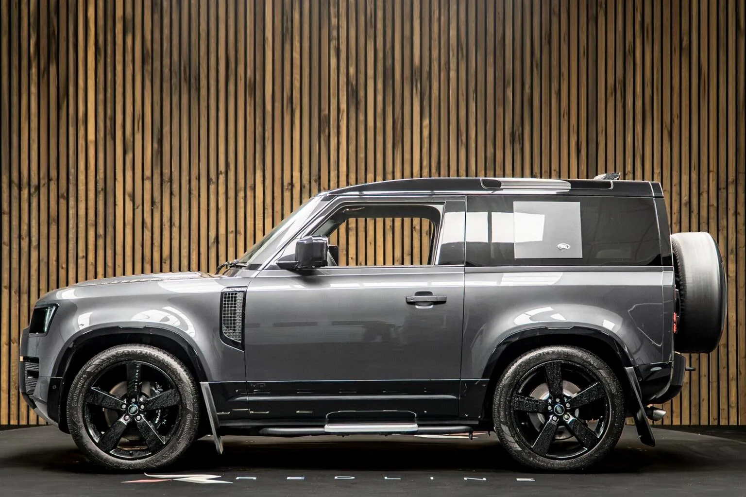 2023 Land Rover Defender 90 V8, 7/30