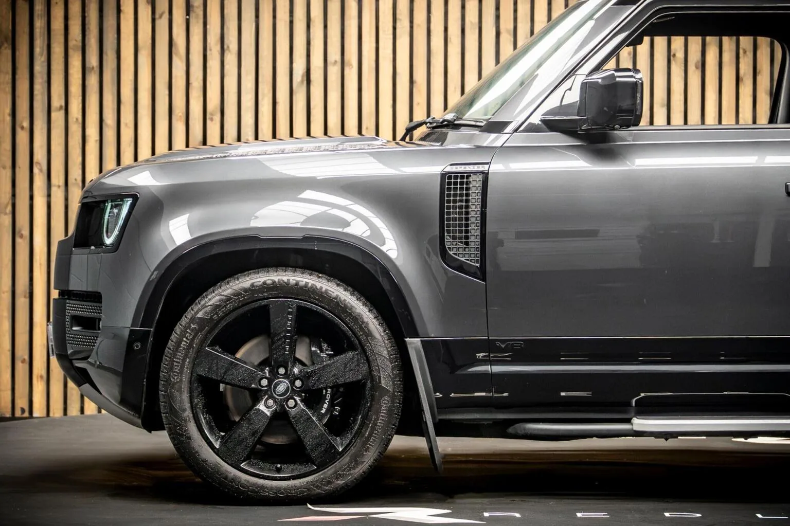 2023 Land Rover Defender 90 V8, 8/30