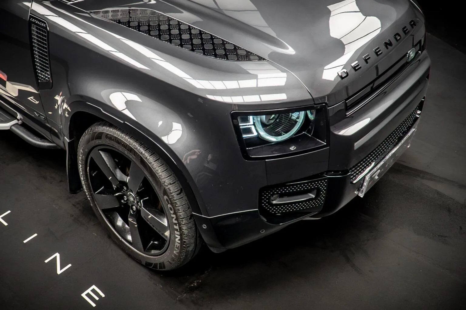 2023 Land Rover Defender 90 V8, 10/30