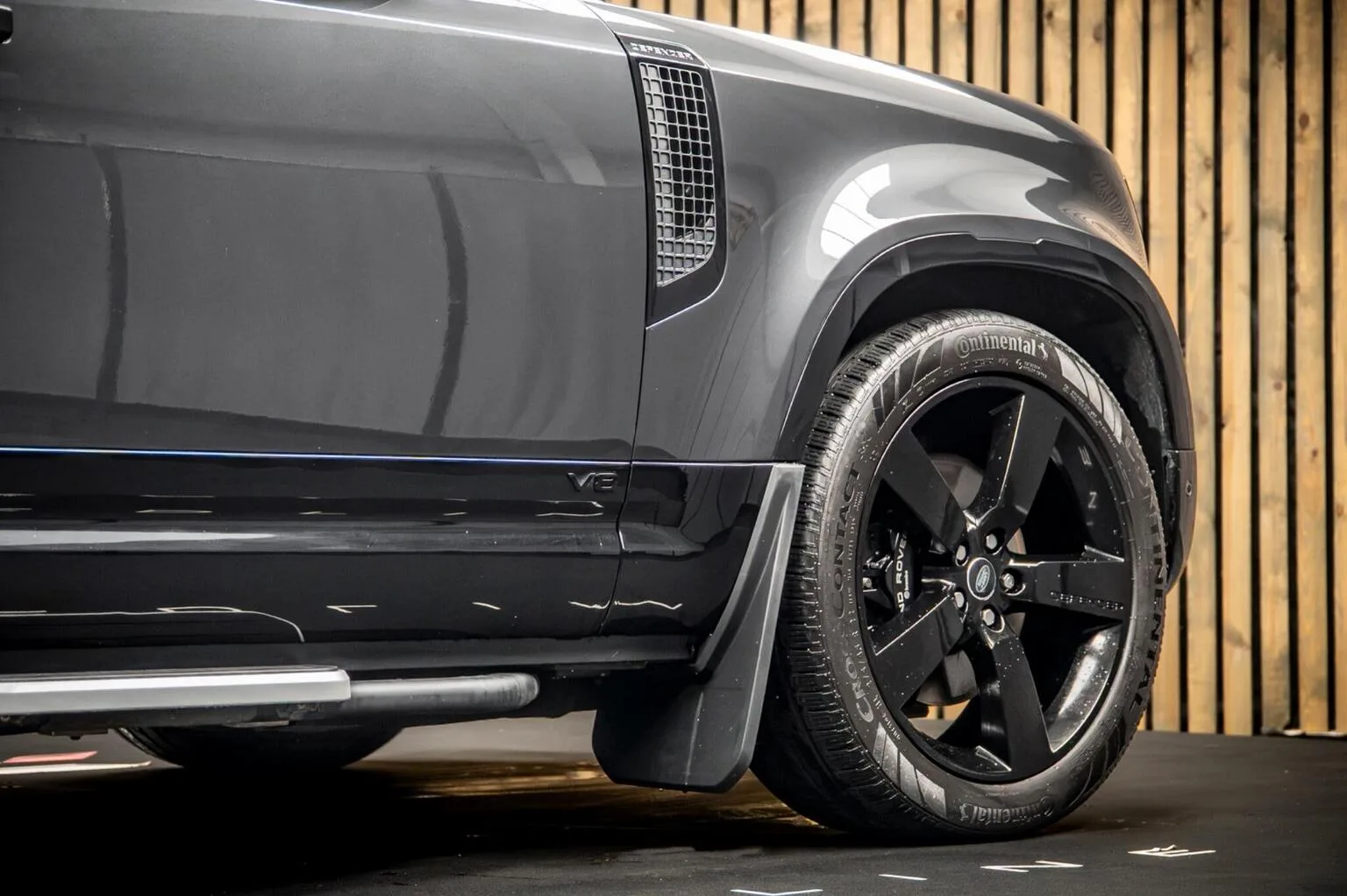 2023 Land Rover Defender 90 V8, 12/30