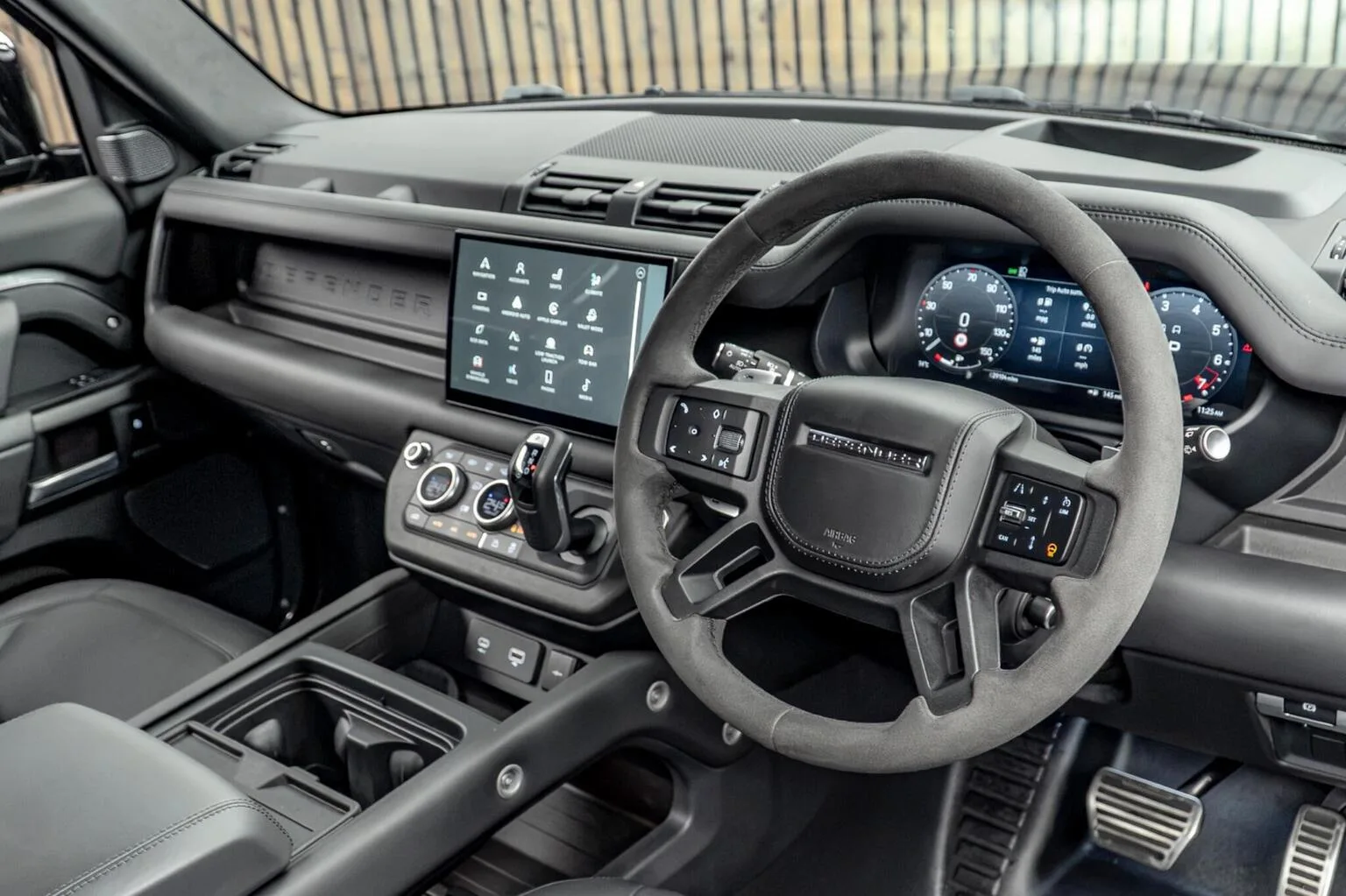 2023 Land Rover Defender 90 V8, 20/30