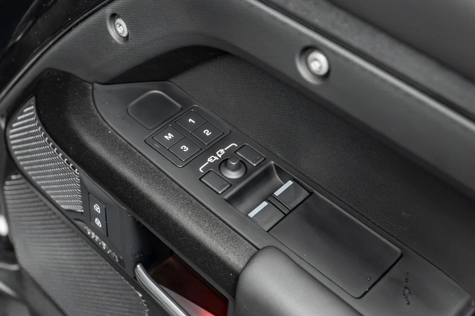 2023 Land Rover Defender 90 V8, 28/30