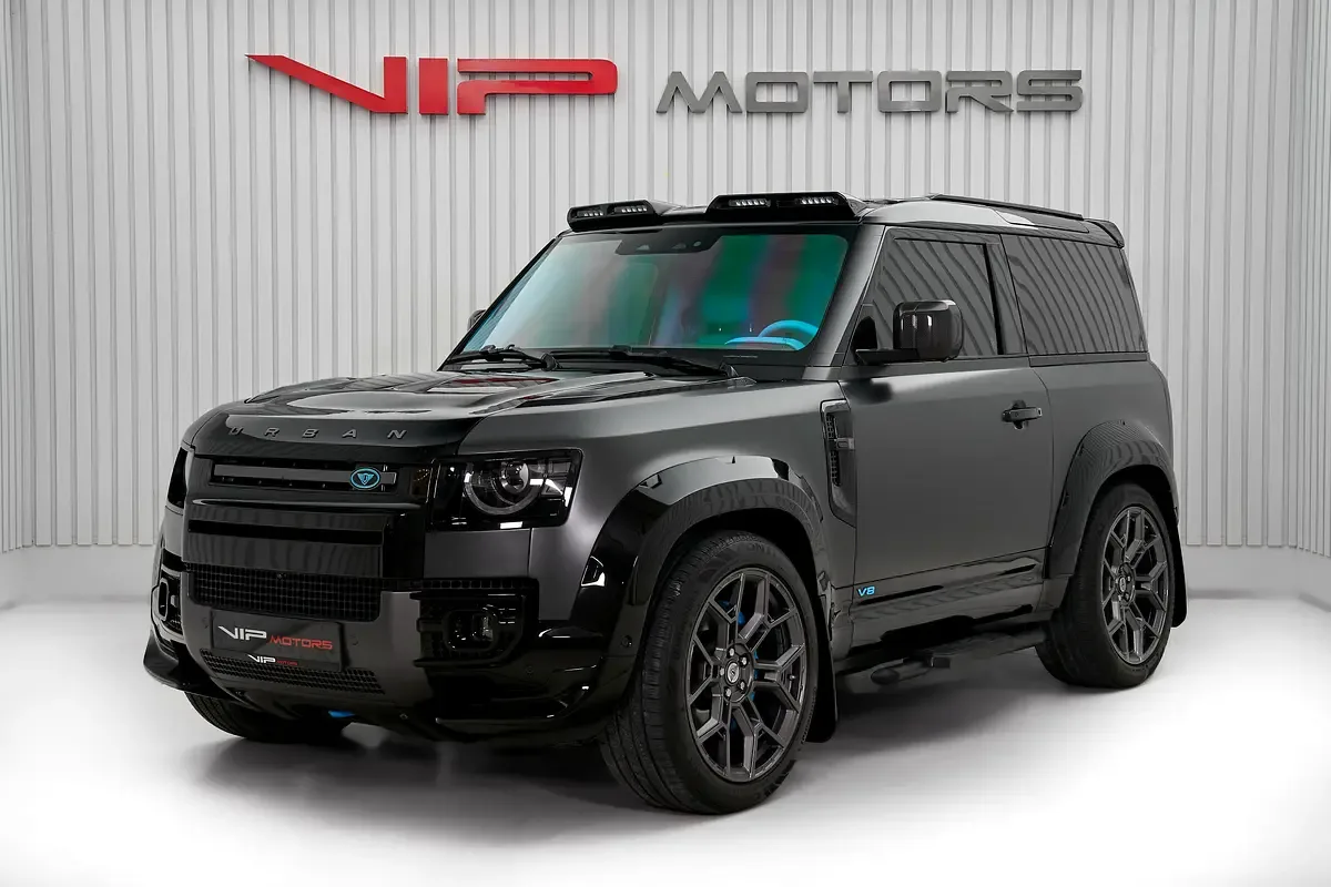 2023 Land Rover Defender 90 V8 proposta da un concessionario specializzato a Dubai, Emirati Arabi Uniti, foto principale