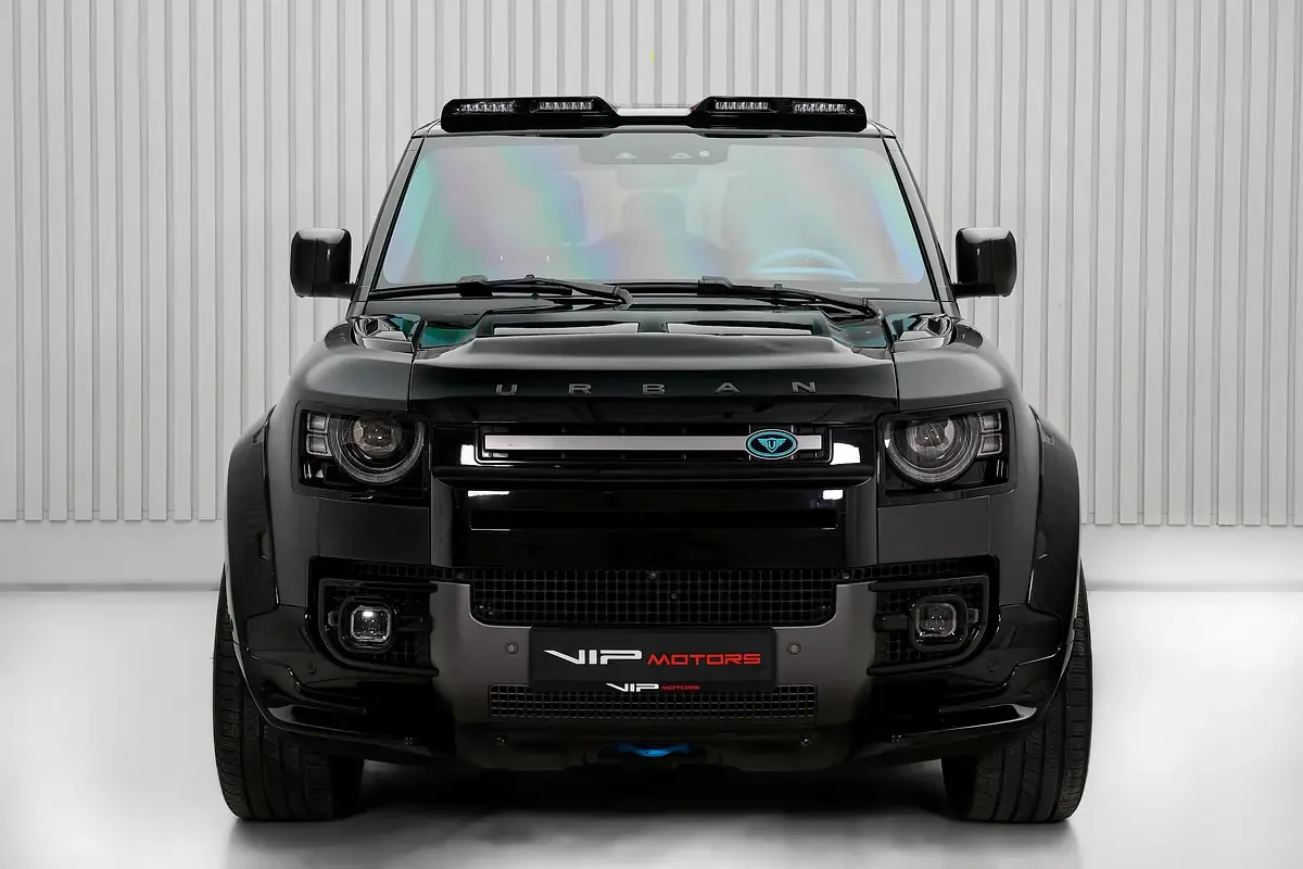2023 Land Rover Defender 90 V8, 2/14