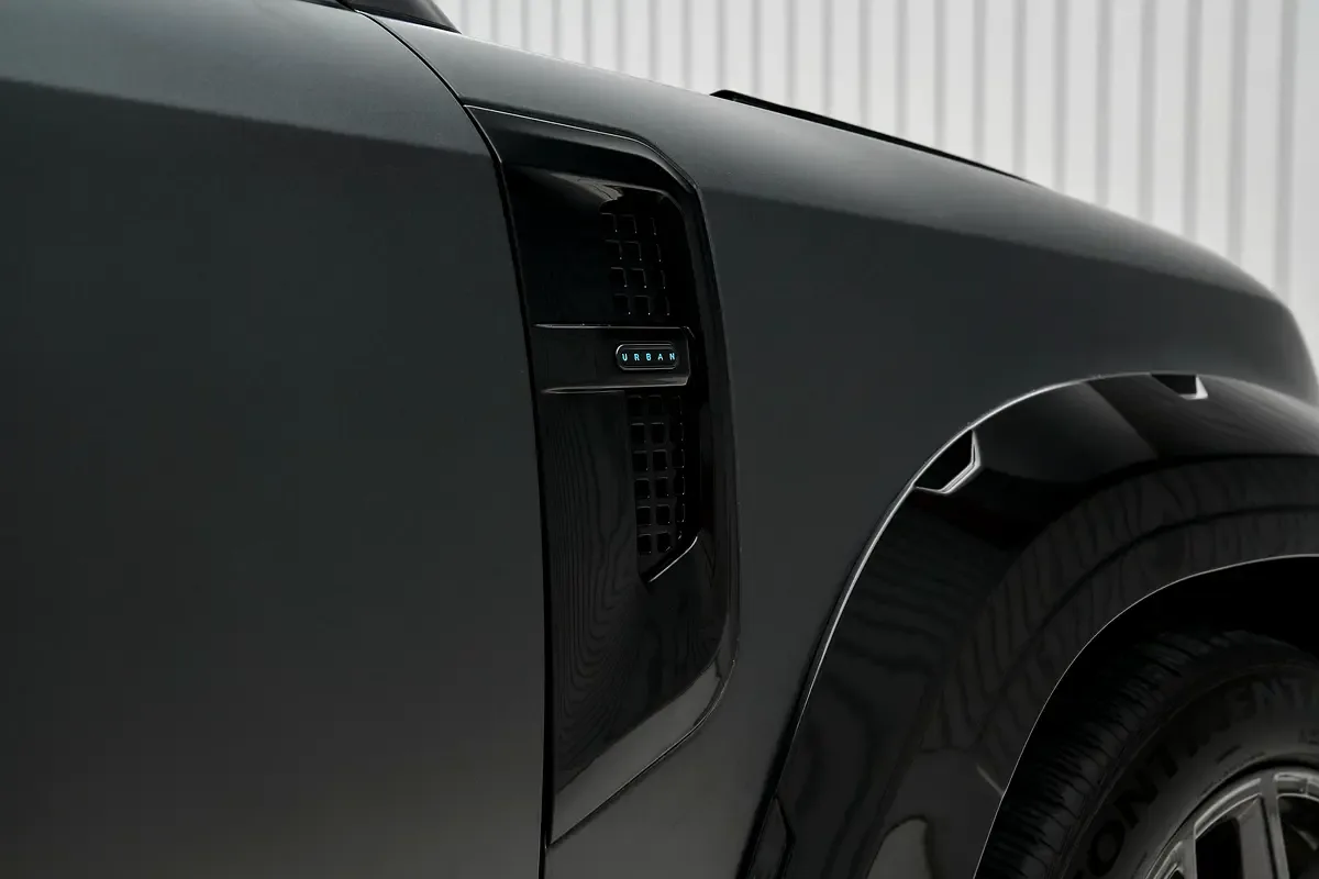 2023 Land Rover Defender 90 V8, 9/14