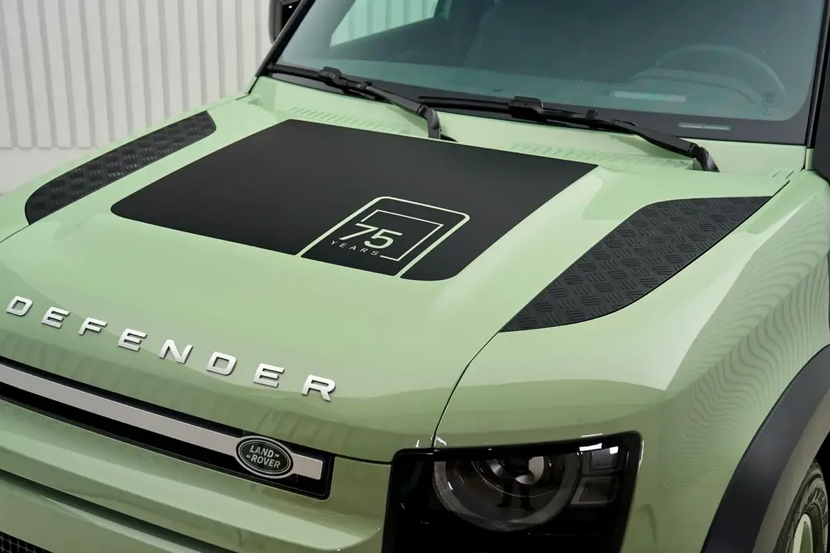 2023 Land Rover Defender 90 P400 75th Limited Edition, 8/12