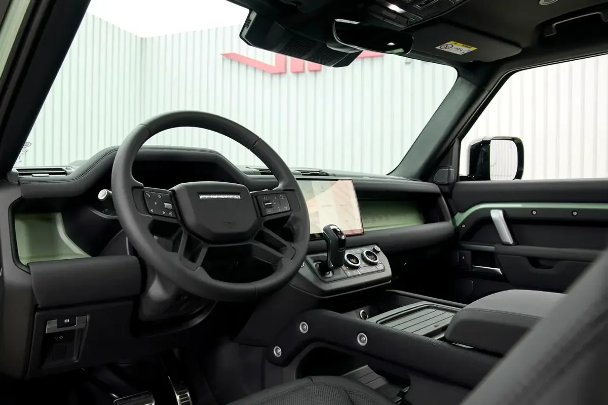 2023 Land Rover Defender 90 P400 75th Limited Edition, 10/12
