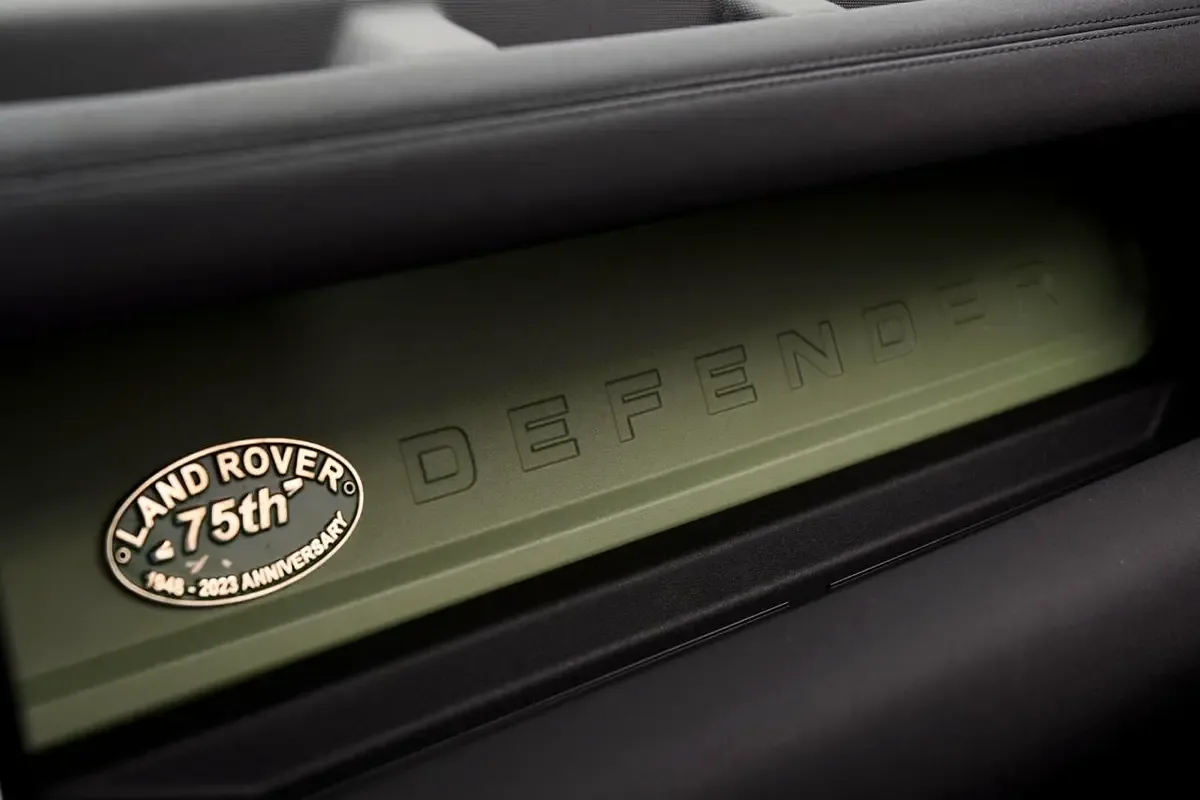 2023 Land Rover Defender 90 P400 75th Limited Edition, 12/12