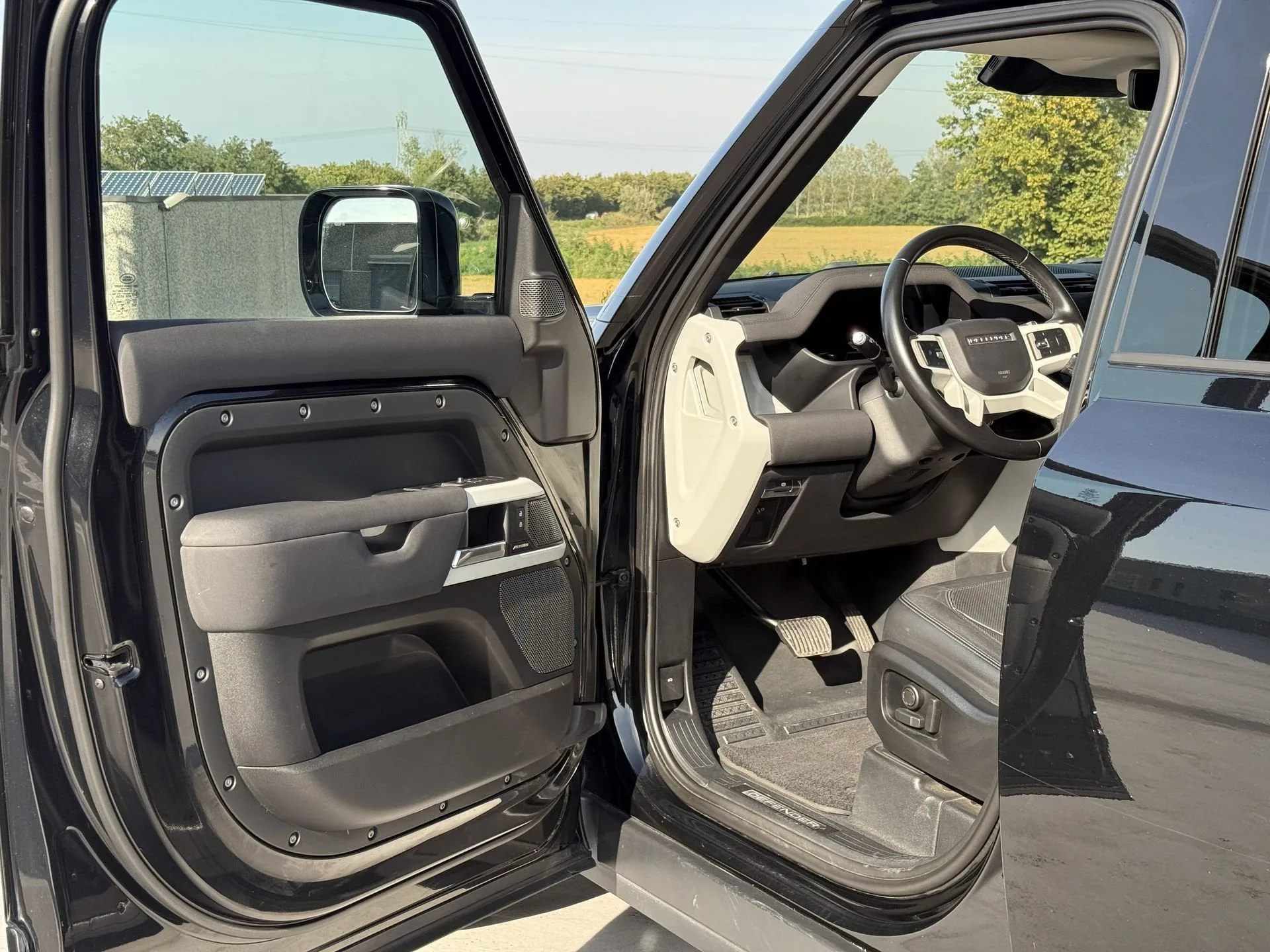 2023 Land Rover Defender, 12/13