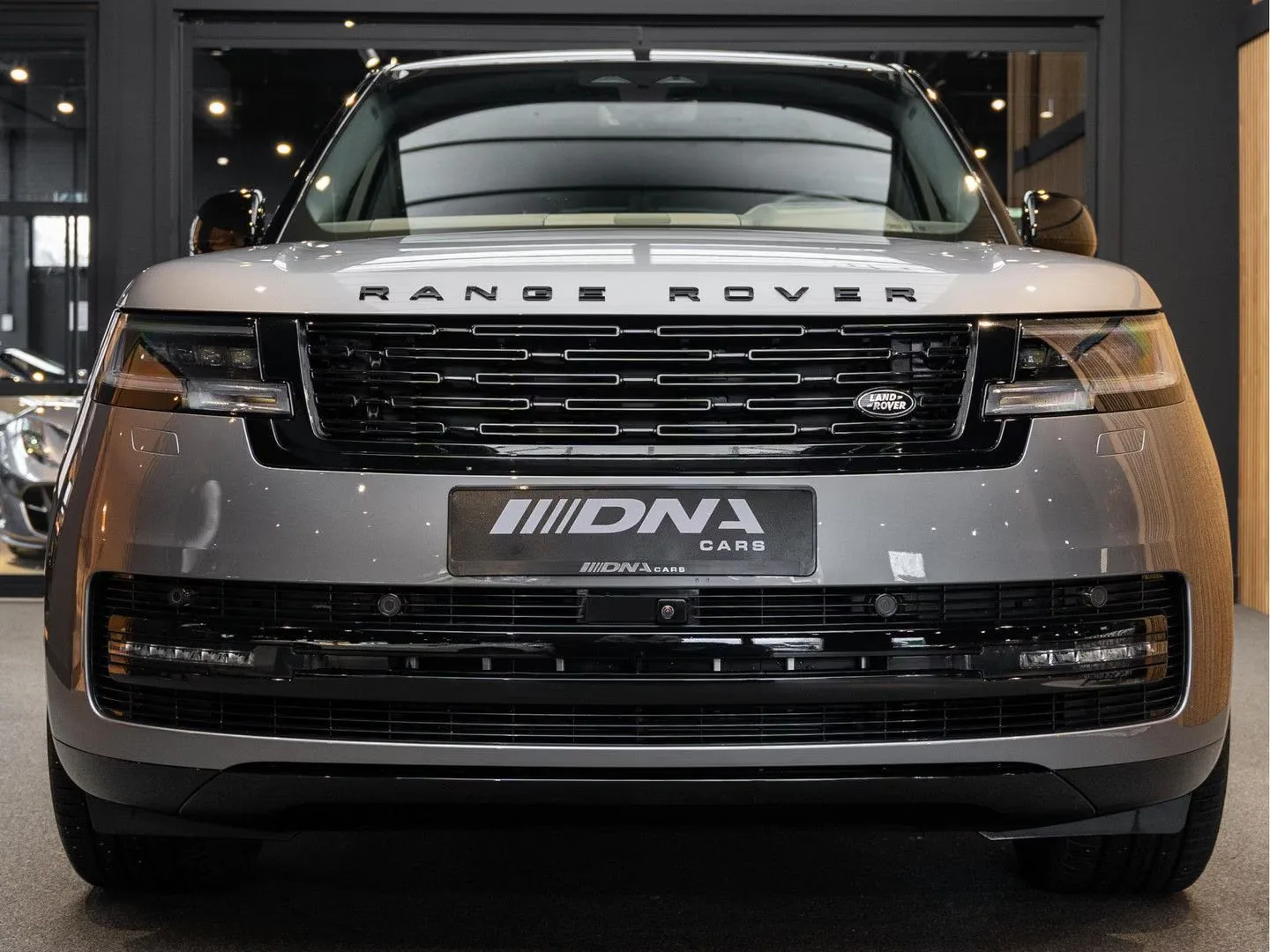2023 Land Rover Range Rover P510e HSE, 2/30