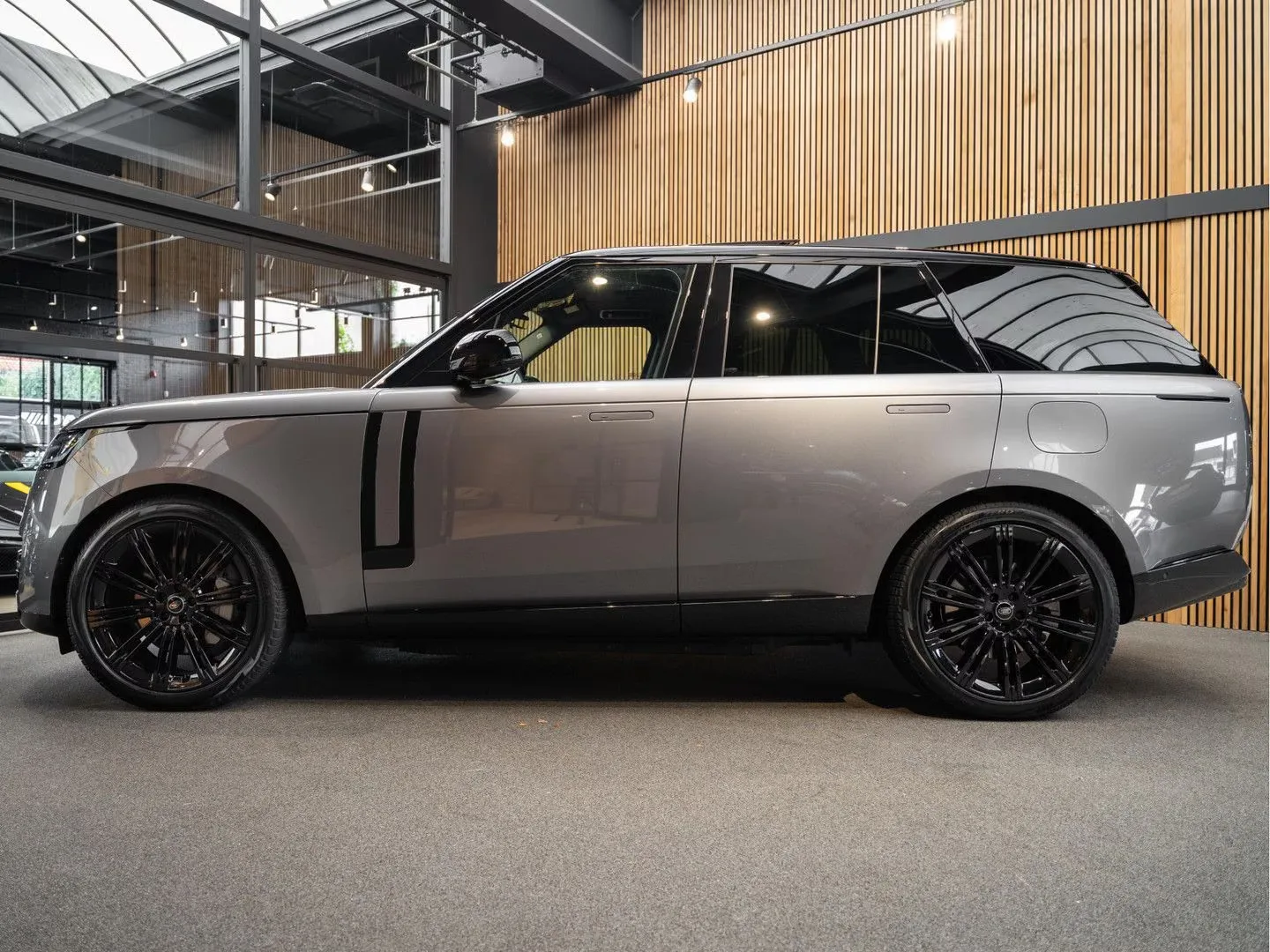 2023 Land Rover Range Rover P510e HSE, 3/30