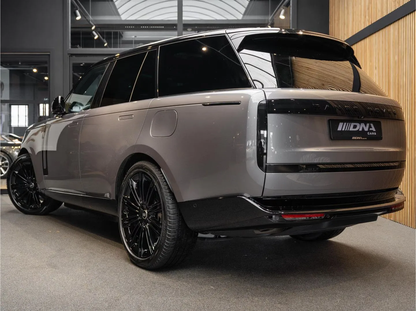 2023 Land Rover Range Rover P510e HSE, 5/30