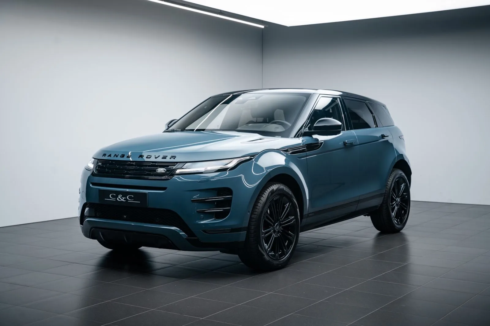 2023 Land Rover Range Rover Evoque Autobiography offered by a specialist dealer in Putzbrunn, Germany, main photo