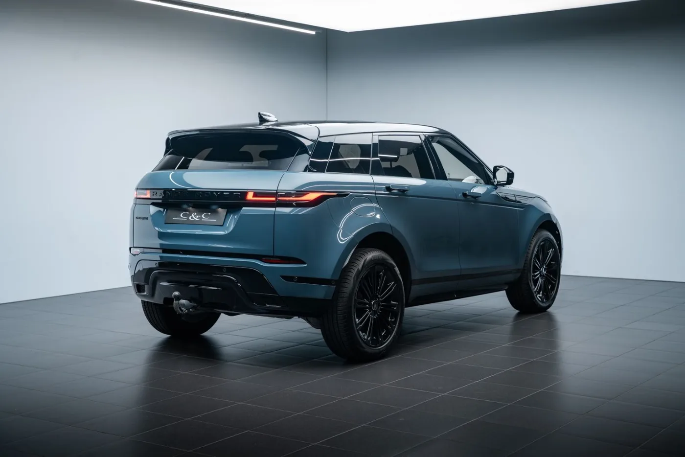 2023 Land Rover Range Rover Evoque Autobiography offered by a specialist dealer in Putzbrunn, Germany, photo 3 of 19