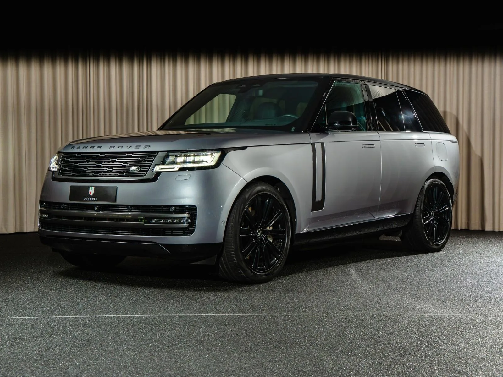 2023 Land Rover Range Rover proposée par un concessionnaire spécialisé à Kongens Lyngby, Danemark, photo principale