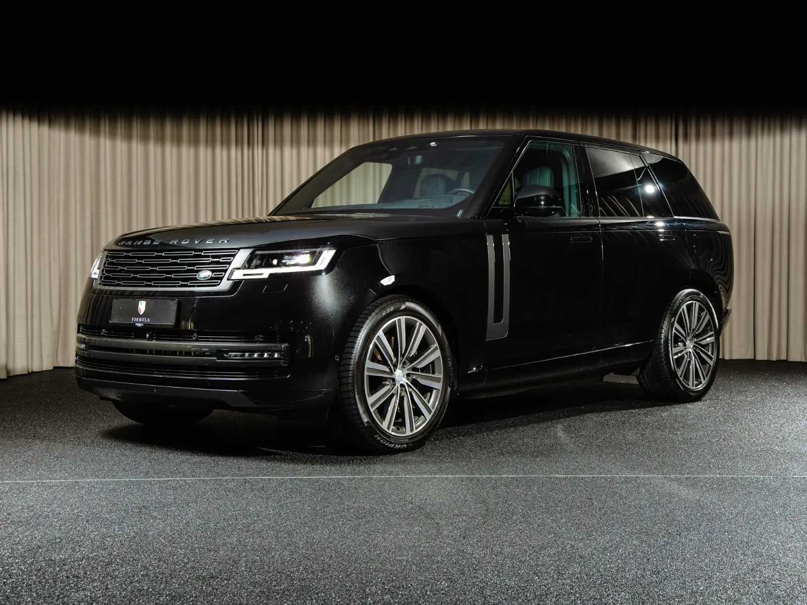 2023 Land Rover Range Rover proposée par un concessionnaire spécialisé à Kongens Lyngby, Danemark, photo principale