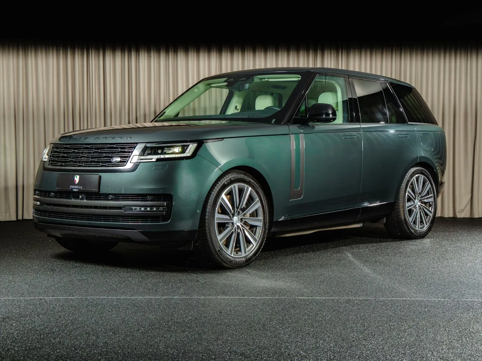 2023 Land Rover Range Rover proposée par un concessionnaire spécialisé à Kongens Lyngby, Danemark, photo principale