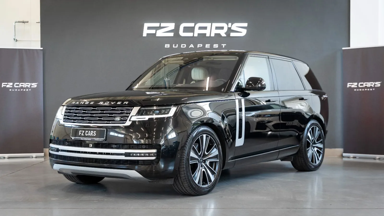 2023 Land Rover Range Rover First Edition proposée par un concessionnaire spécialisé à Budapest, Hongrie, photo principale