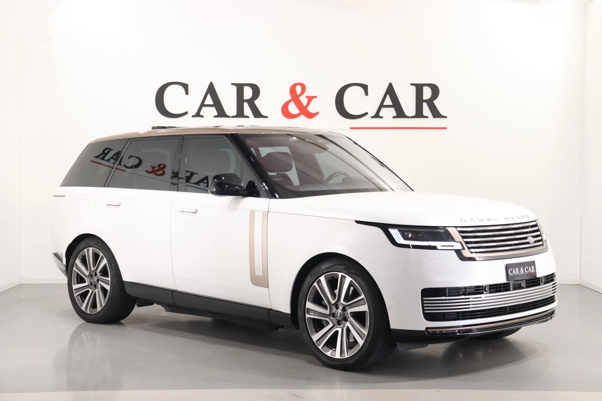 2023 Land Rover Range Rover SV P510e offered by a supercar dealer in Zibido San Giacomo, Italy, main photo