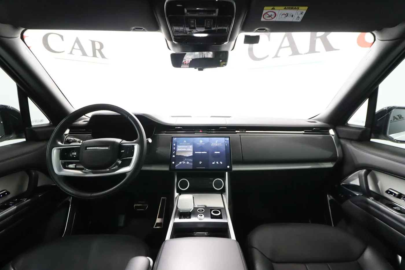2023 Land Rover Range Rover SV P510e offered by a supercar dealer in Zibido San Giacomo, Italy, photo 10 of 17