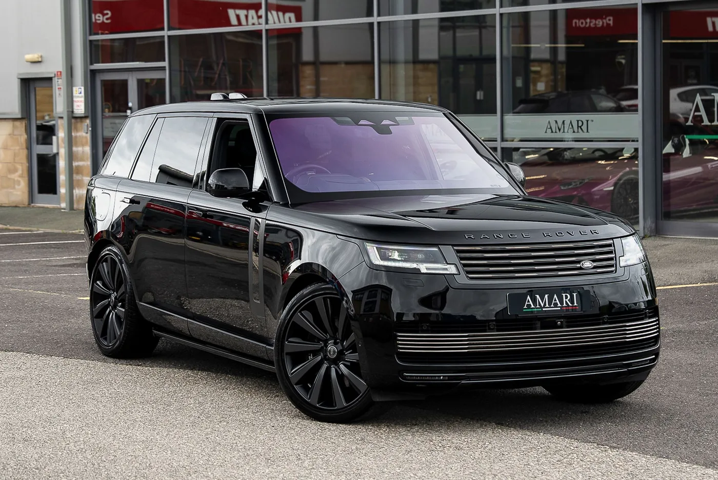 2023 Land Rover Range Rover SV P530, long angeboten von einem Supersportwagenhändler in Preston, Vereinigtes Königreich, Foto 16 von 25