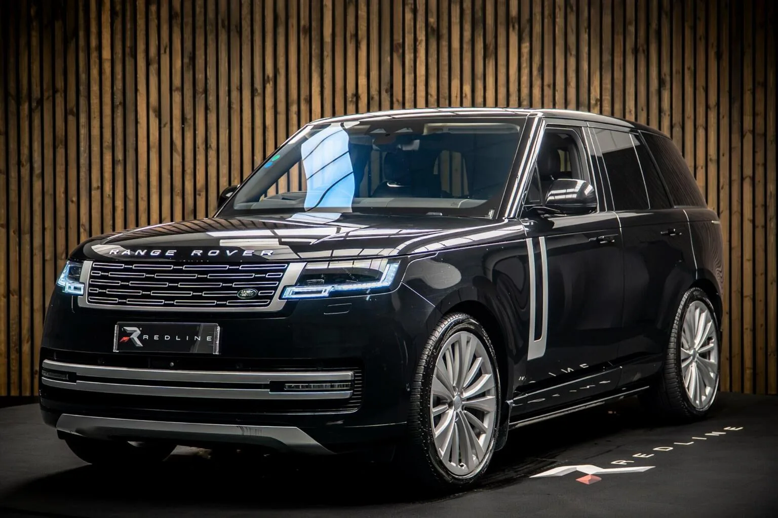 2023 Land Rover Range Rover D350 First Edition proposée par un concessionnaire spécialisé à Knaresborough, Royaume-Uni, photo principale