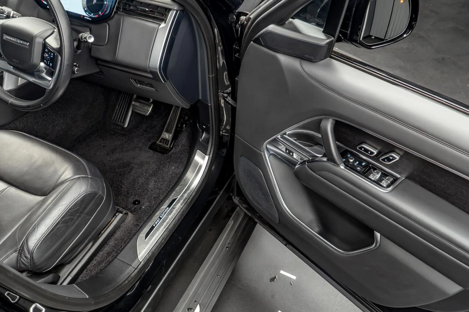 2023 Land Rover Range Rover D350 First Edition, 28/30