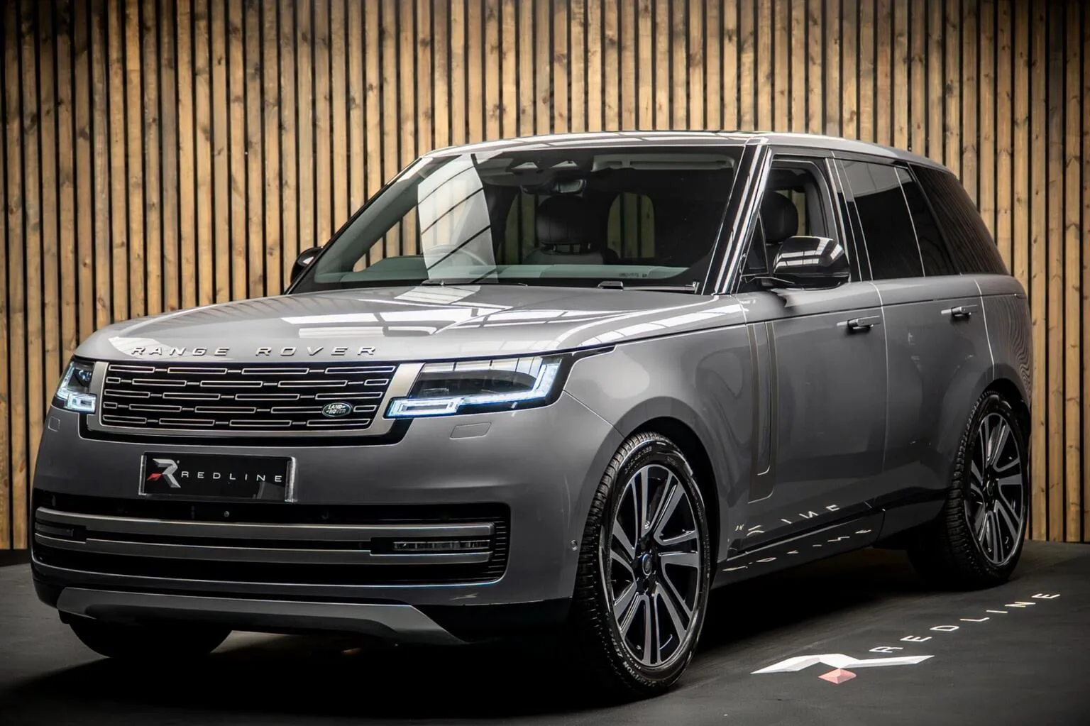2023 Land Rover Range Rover D350 SE proposée par un concessionnaire spécialisé à Knaresborough, Royaume-Uni, photo principale