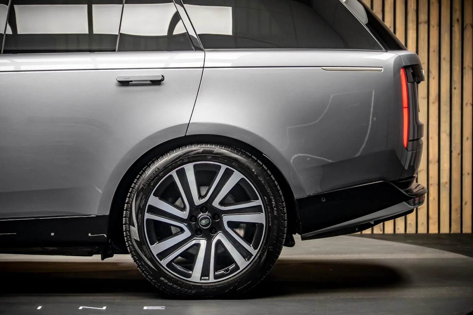 2023 Land Rover Range Rover D350 SE, 17/30