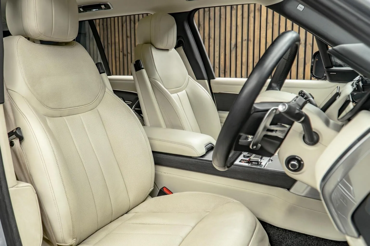 2023 Land Rover Range Rover D300 SE, 2/30