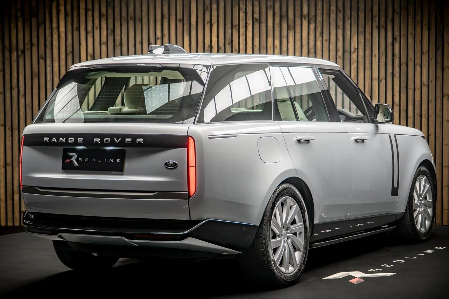 2023 Land Rover Range Rover D300 SE, 4/30