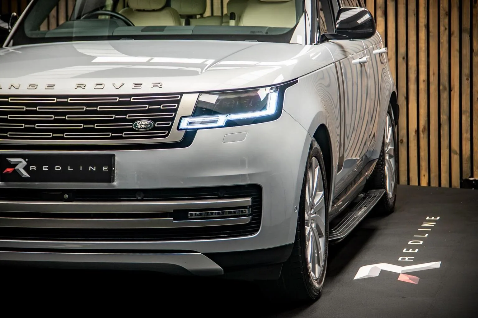 2023 Land Rover Range Rover D300 SE, 11/30