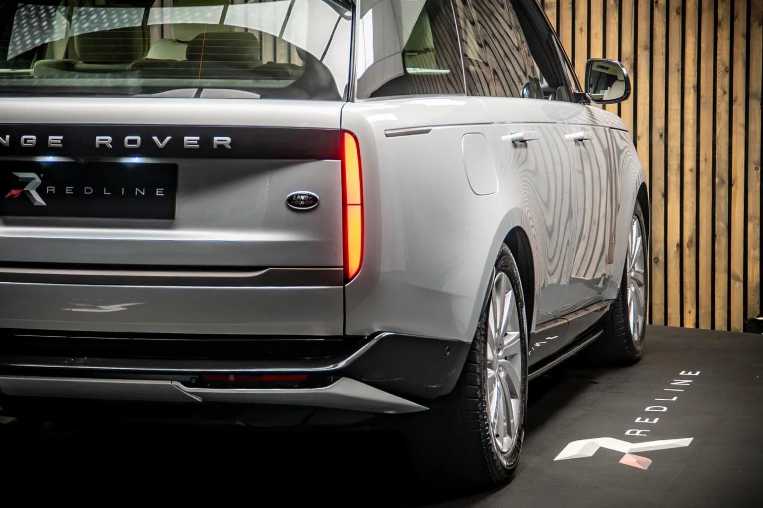 2023 Land Rover Range Rover D300 SE, 17/30