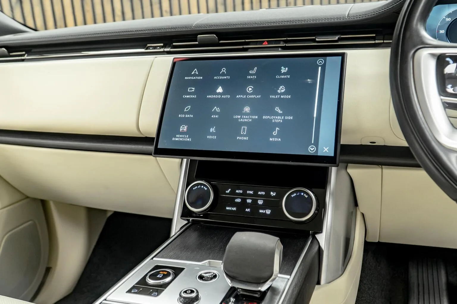 2023 Land Rover Range Rover D300 SE, 21/30