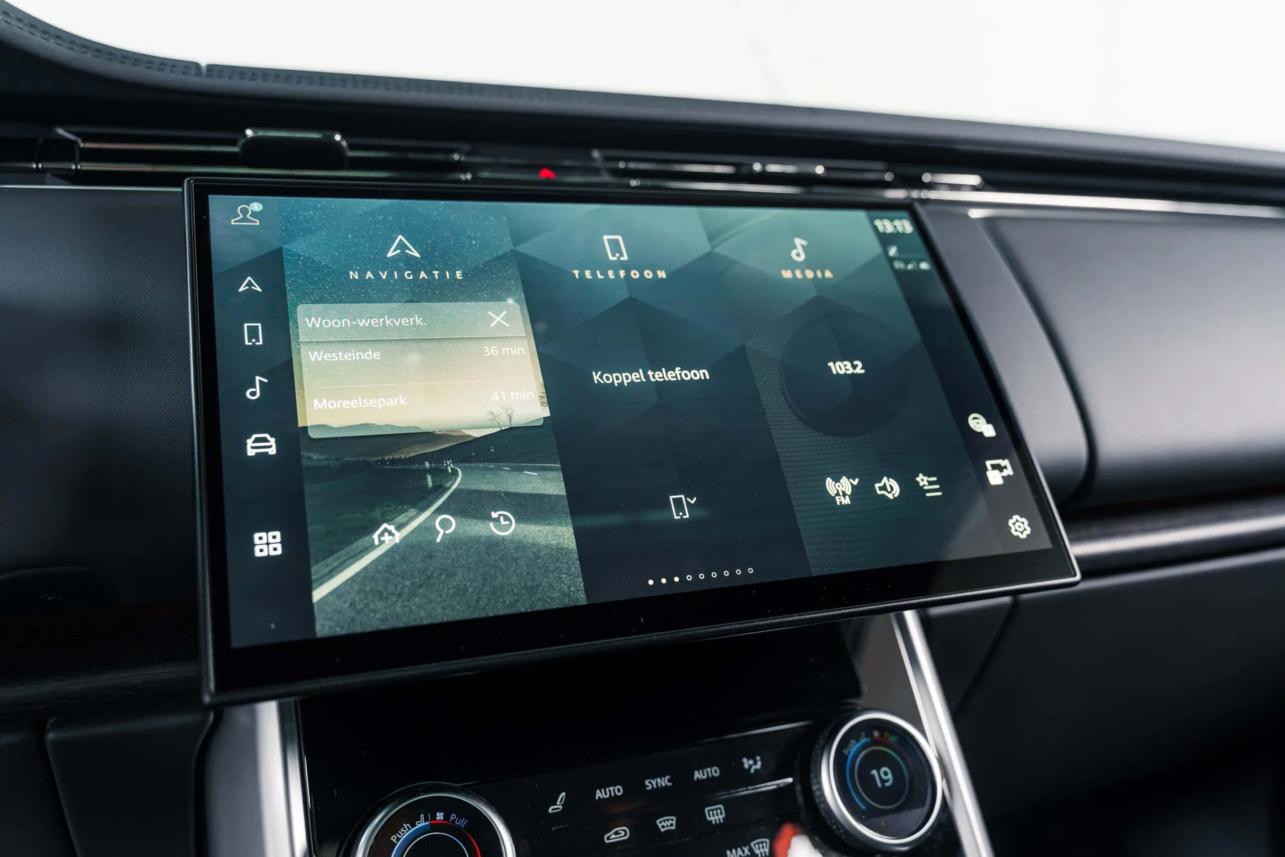 2023 Land Rover Range Rover P510e, 28/30