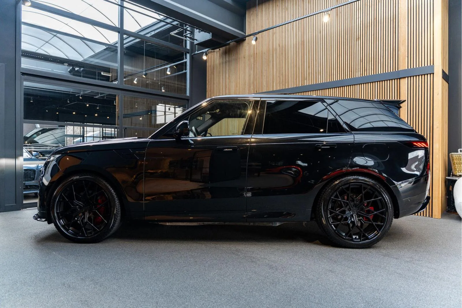 2023 Land Rover Range Rover Sport P550e Autobiography Urban Automotive, 3/30