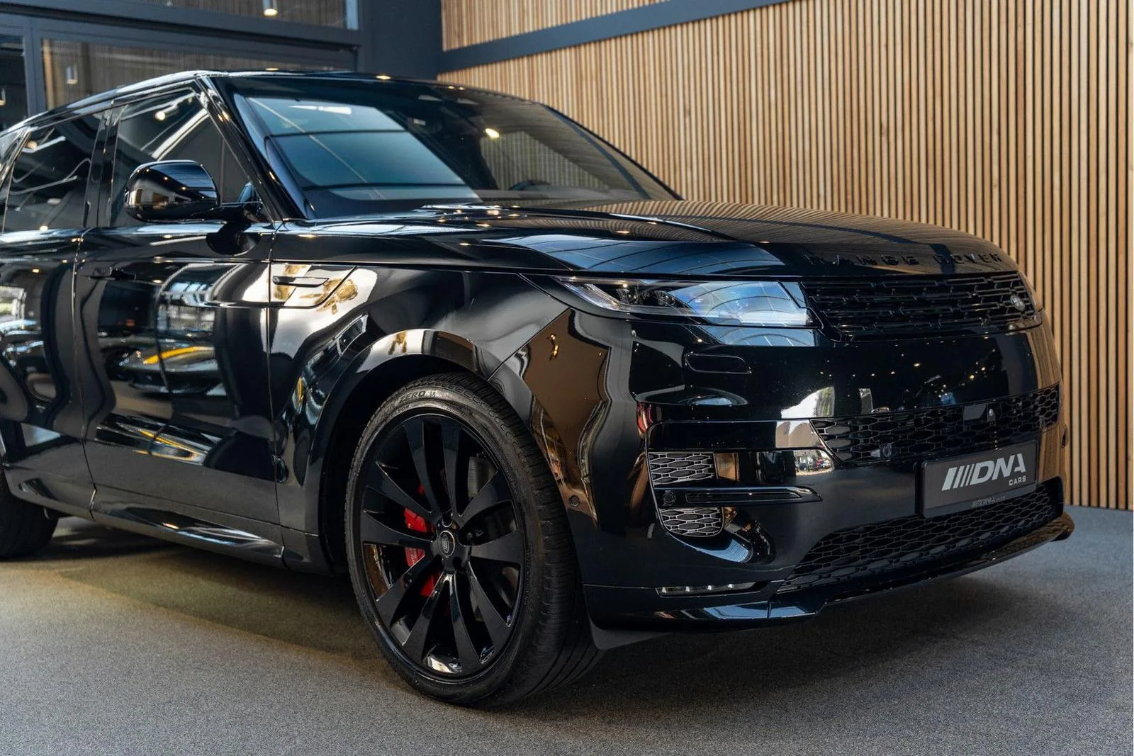 2023 Land Rover Range Rover Sport P510e First Edition angeboten von einem Fachhändler in Naarden, Niederlande, Hauptfoto