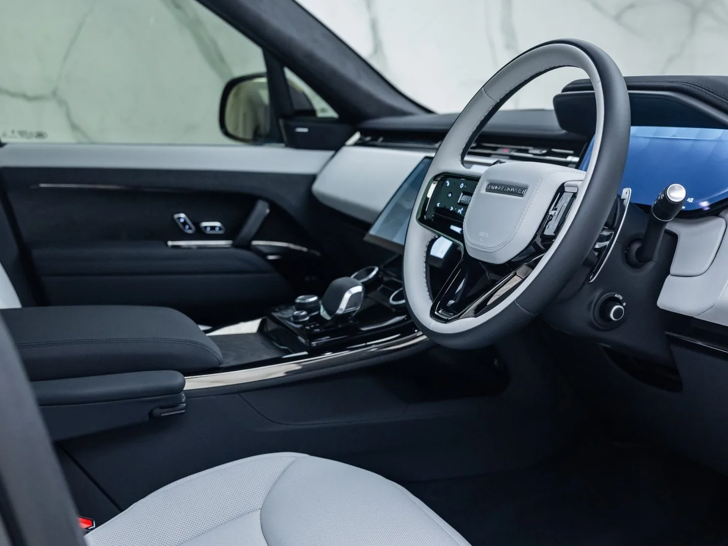 2023 Land Rover Range Rover Sport, 2/30