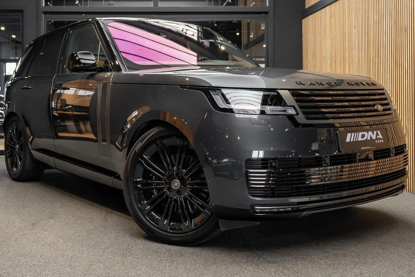 2023 Land Rover Range Rover SV P530 offered by a specialist dealer in Naarden, Netherlands, main photo