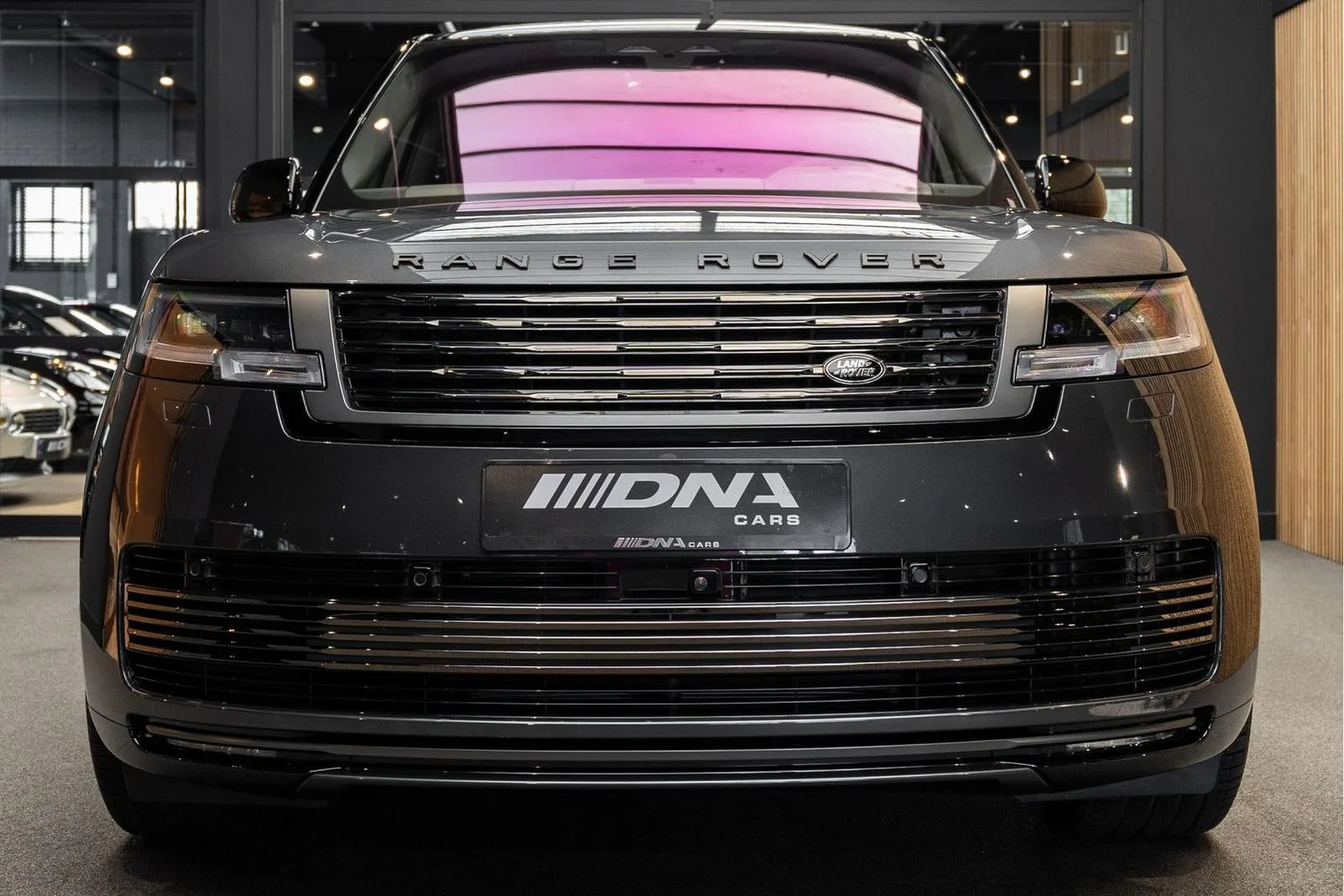 2023 Land Rover Range Rover SV P530, 2/30
