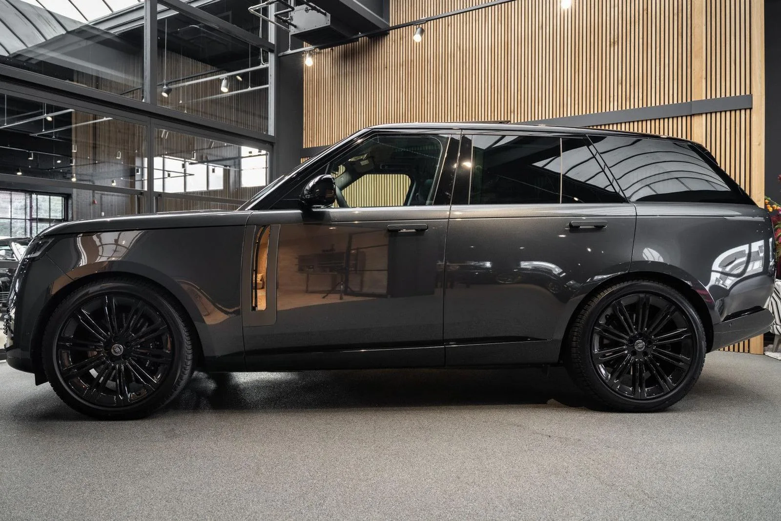 2023 Land Rover Range Rover SV P530, 3/30