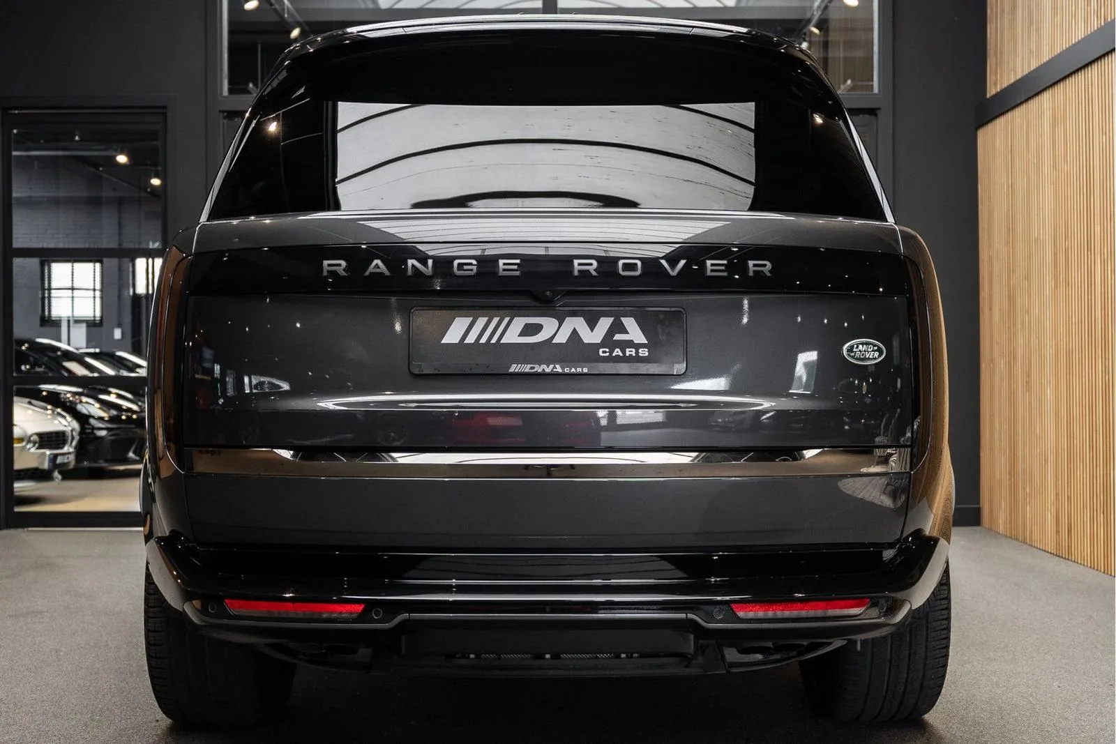 2023 Land Rover Range Rover SV P530, 4/30