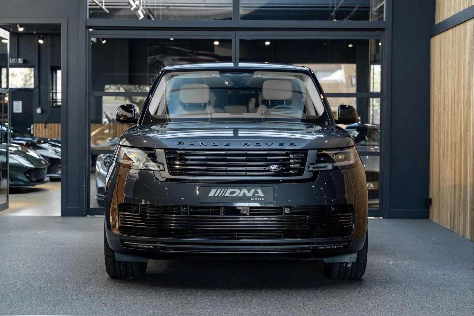 2023 Land Rover Range Rover SV P550e, 2/30