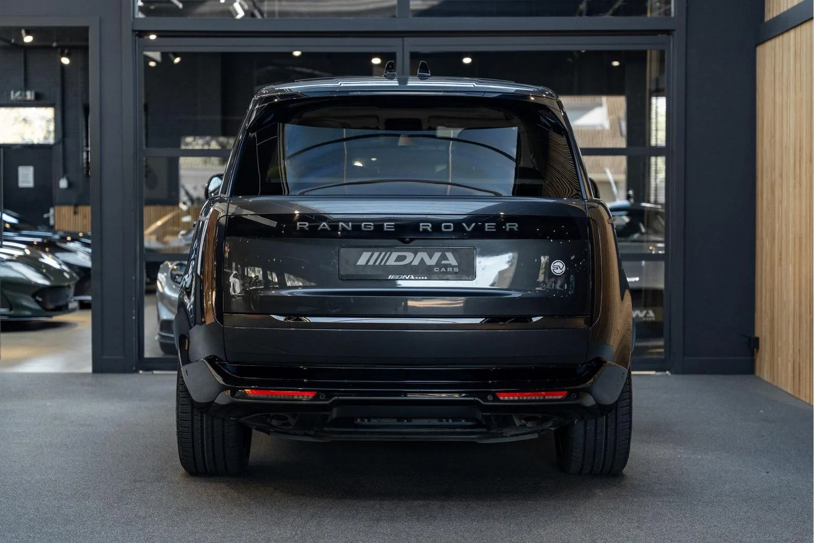 2023 Land Rover Range Rover SV P550e, 4/30