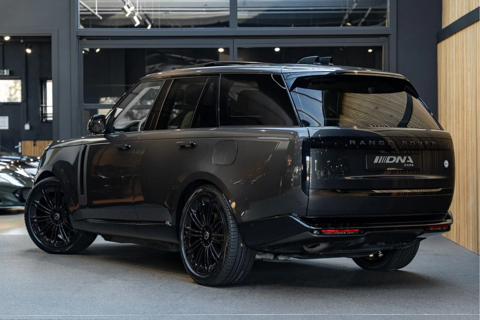 2023 Land Rover Range Rover SV P550e, 5/30