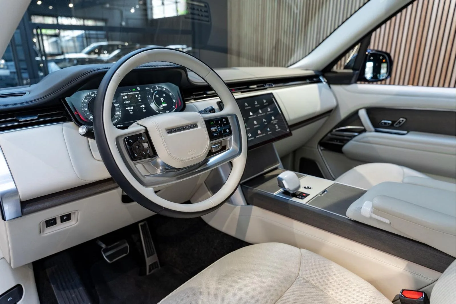 2023 Land Rover Range Rover SV P550e, 6/30